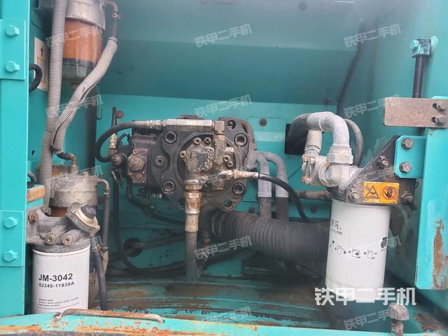 液壓泵艙室正面整體(整機(jī)外觀) 液壓泵艙室正面整體(整機(jī)外觀)