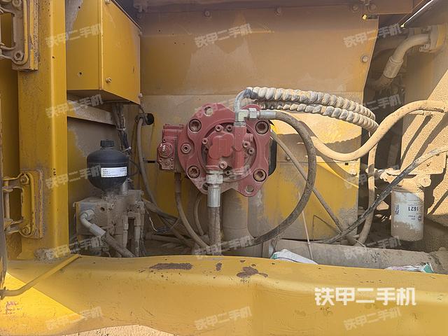 液壓泵艙室正面整體(整機(jī)外觀) 液壓泵艙室正面整體(整機(jī)外觀)