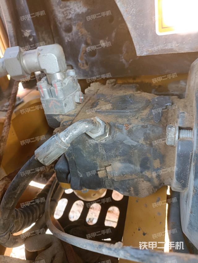 液壓泵艙室正面整體(整機(jī)外觀) 液壓泵艙室正面整體(整機(jī)外觀)