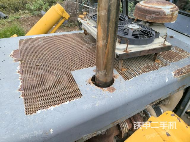 儀表盤全景(推土機(jī)駕駛室) 儀表盤全景(推土機(jī)駕駛室)