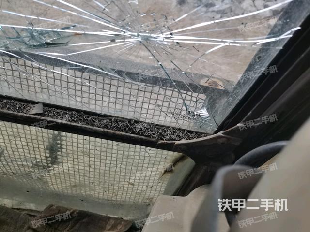 駕駛室左后45度(駕駛室部分) 駕駛室左后45度(駕駛室部分)
