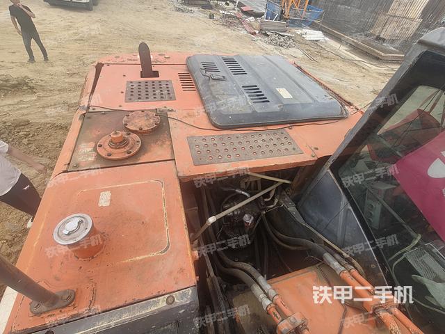 回转马达和主控阀（整机外观）