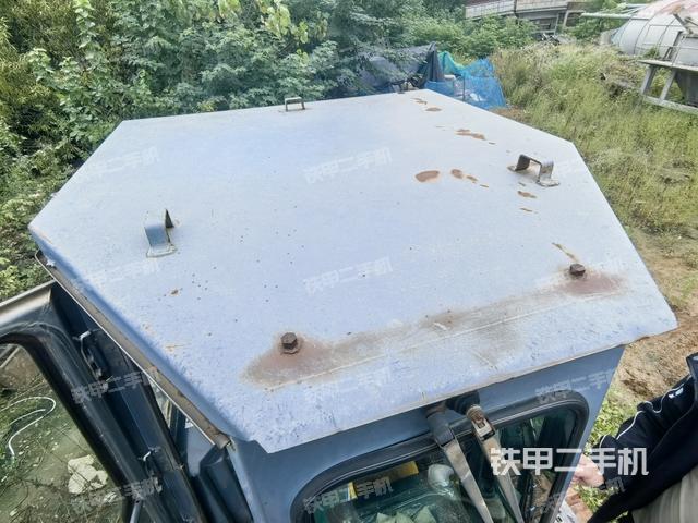 操作手柄右(推土機(jī)駕駛室) 操作手柄右(推土機(jī)駕駛室)