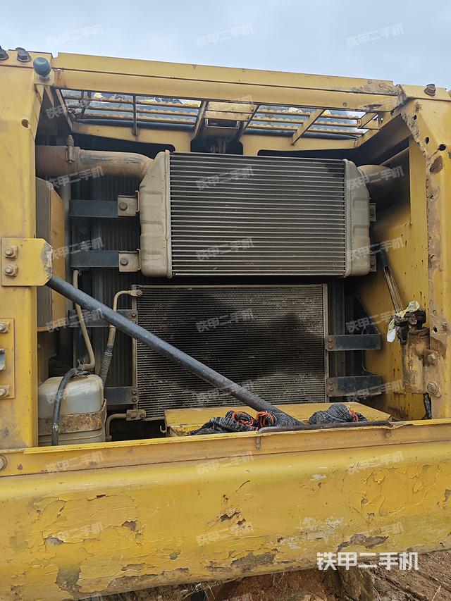 液壓泵艙室正面整體(整機(jī)外觀) 液壓泵艙室正面整體(整機(jī)外觀)