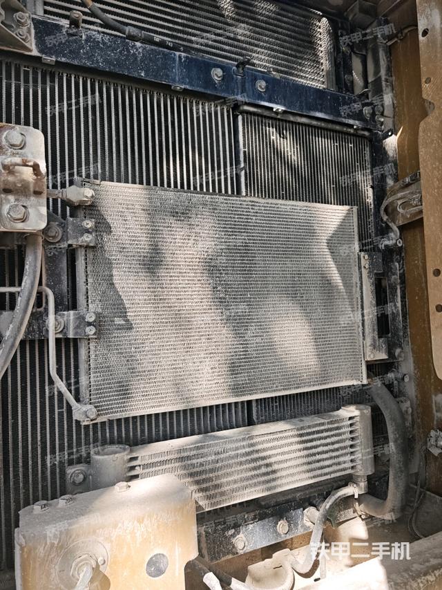 散热器正面(大件舱室) 散热器正面(大件舱室)