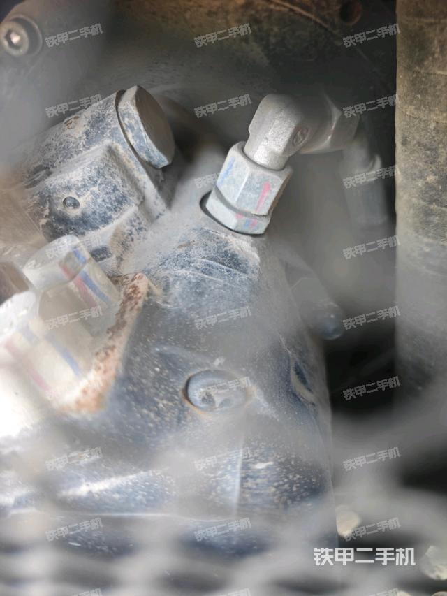 液壓泵艙室正面整體(整機(jī)外觀) 液壓泵艙室正面整體(整機(jī)外觀)