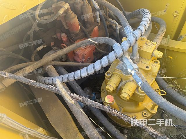 回轉(zhuǎn)馬達(dá)和主控閥(整機(jī)外觀) 回轉(zhuǎn)馬達(dá)和主控閥(整機(jī)外觀)