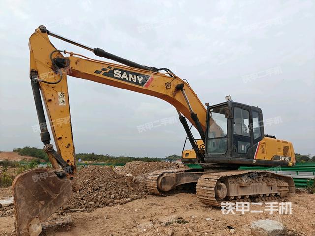三一重工SY215C挖掘機(jī)