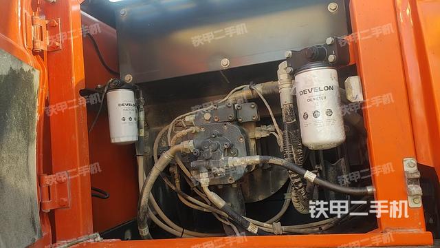 液压泵舱室正面整体(整机外观) 液压泵舱室正面整体(整机外观)