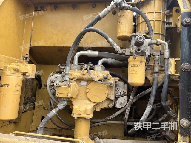 液壓泵艙室正面整體(整機(jī)外觀) 液壓泵艙室正面整體(整機(jī)外觀)