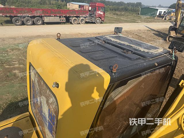 駕駛室頂部(整機(jī)外觀) 駕駛室頂部(整機(jī)外觀)