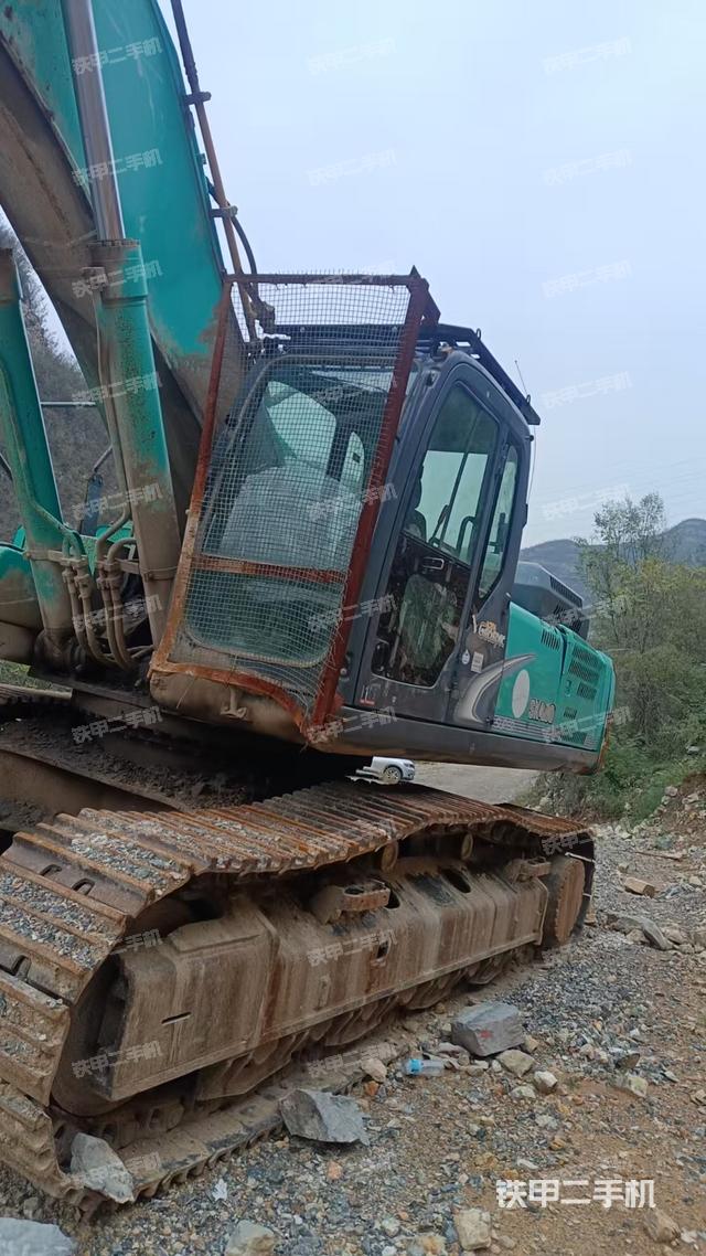 驾驶室顶部（整机外观）