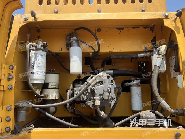 液壓泵艙室正面整體(整機(jī)外觀) 液壓泵艙室正面整體(整機(jī)外觀)