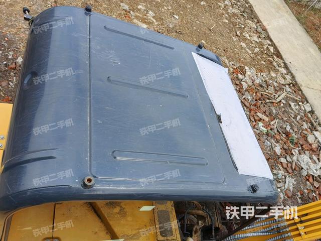 駕駛室頂部(整機(jī)外觀) 駕駛室頂部(整機(jī)外觀)