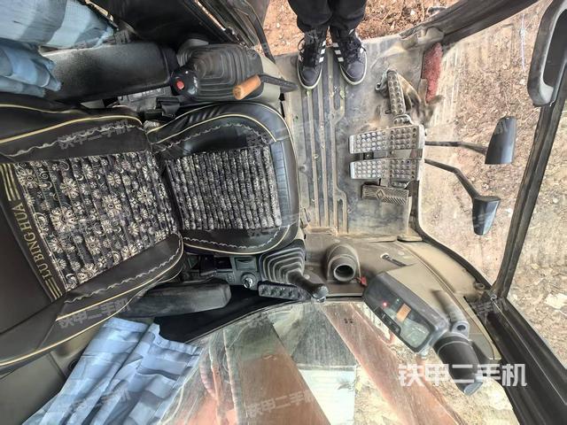 駕駛室整體(整機外觀) 駕駛室整體(整機外觀)