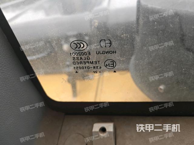 后窗玻璃角標（駕駛室部分）