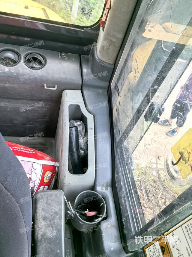  驾驶室正侧（驾驶室部分）