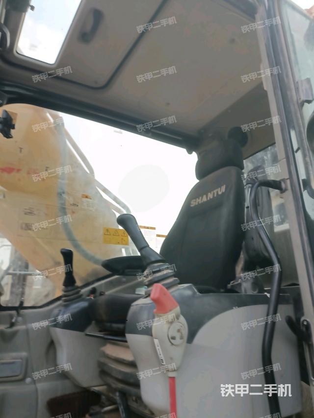 驾驶室整体(整机外观) 驾驶室整体(整机外观)