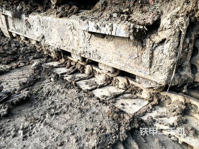 右侧履带整体（行走机构）