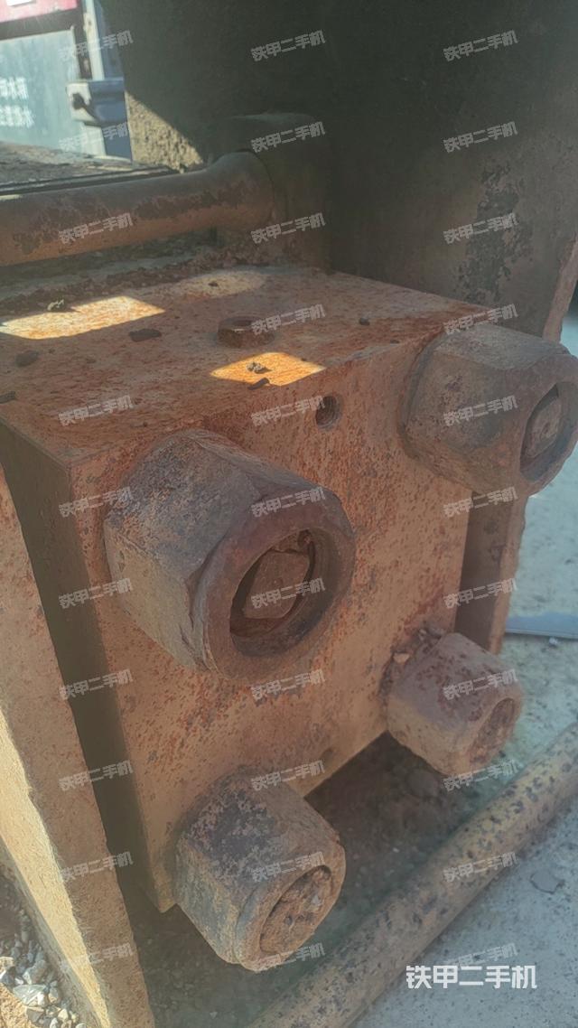 整機(jī)右側(cè)(設(shè)備外觀及核心部件) 整機(jī)右側(cè)(設(shè)備外觀及核心部件)
