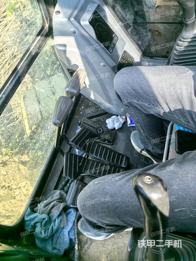 后窗玻璃角标（驾驶室部分）