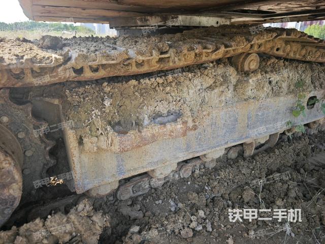 單側(cè)履帶整體(整機(jī)外觀) 單側(cè)履帶整體(整機(jī)外觀)