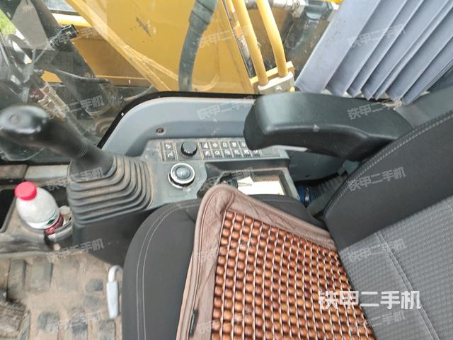 座椅右側控制臺/鑰匙門/油門/含右手柄（駕駛室部分）