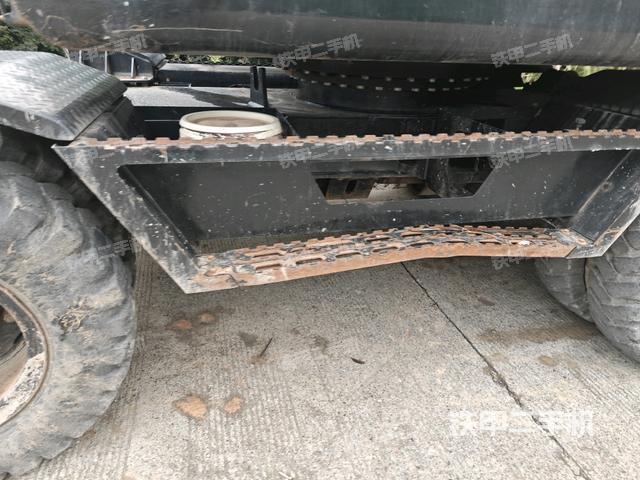 左側行走馬達蓋板（行走機構）