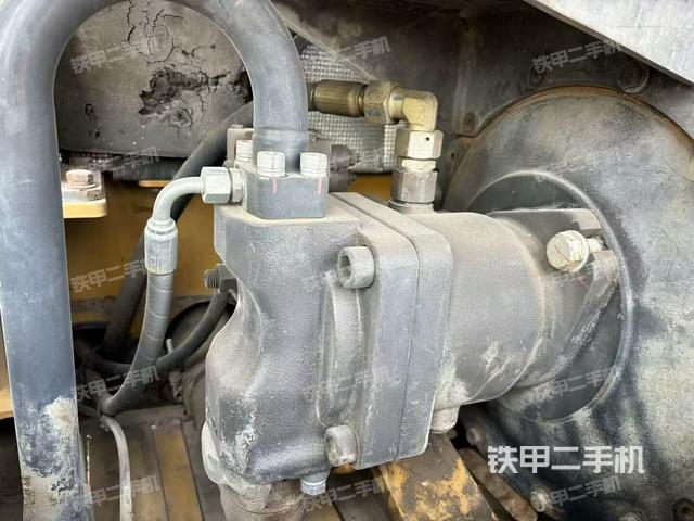 液壓泵艙室正面整體(整機(jī)外觀) 液壓泵艙室正面整體(整機(jī)外觀)