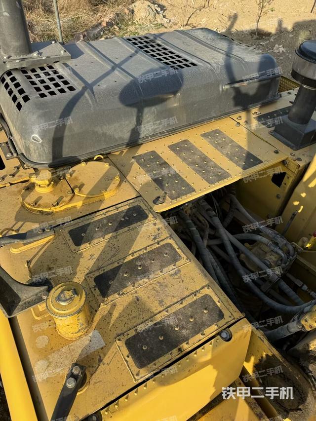 驾驶室顶部（整机外观）