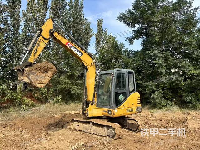 駕駛室整體(整機(jī)外觀) 駕駛室整體(整機(jī)外觀)