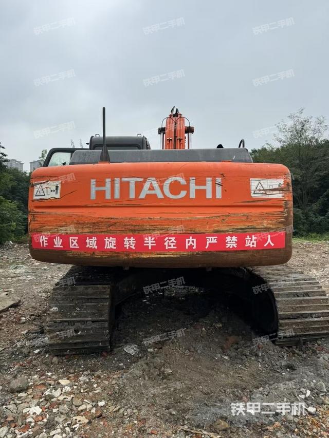 駕駛室整體(整機(jī)外觀) 駕駛室整體(整機(jī)外觀)
