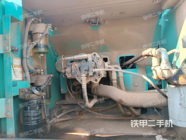 液壓泵艙室正面整體(整機(jī)外觀) 液壓泵艙室正面整體(整機(jī)外觀)