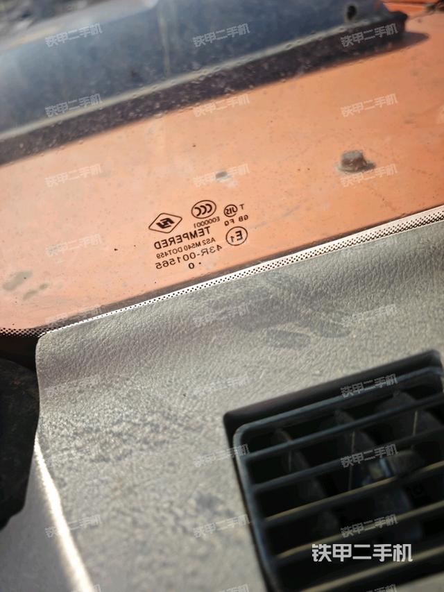 座椅右侧控制台/钥匙门/油门/含右手柄（驾驶室部分）