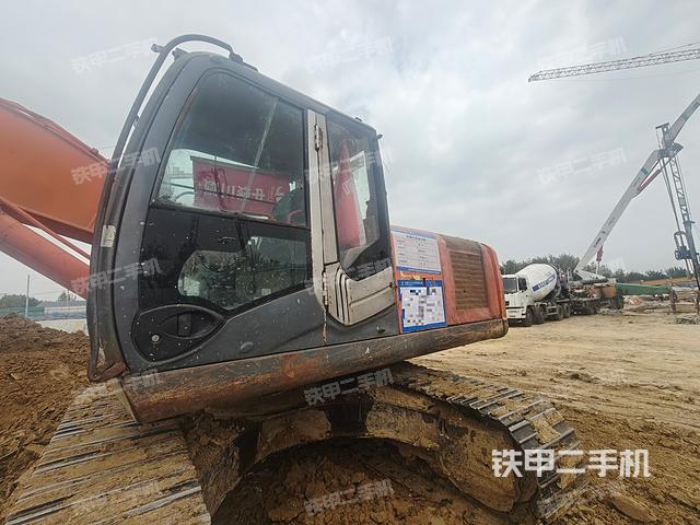 日立ZX200-3挖掘机