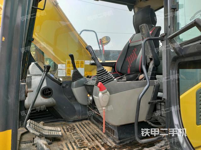 駕駛室整體(整機(jī)外觀) 駕駛室整體(整機(jī)外觀)