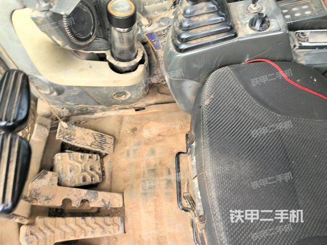 駕駛室左后45度(駕駛室部分) 駕駛室左后45度(駕駛室部分)
