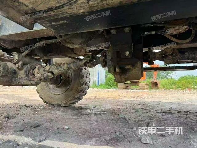 回轉(zhuǎn)馬達(dá)和主控閥(整機(jī)外觀) 回轉(zhuǎn)馬達(dá)和主控閥(整機(jī)外觀)