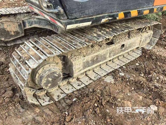 單側(cè)履帶整體(整機外觀) 單側(cè)履帶整體(整機外觀)
