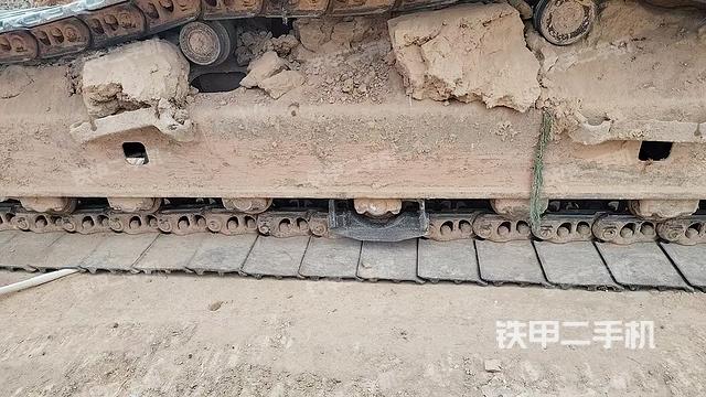 單側(cè)履帶整體(整機外觀) 單側(cè)履帶整體(整機外觀)