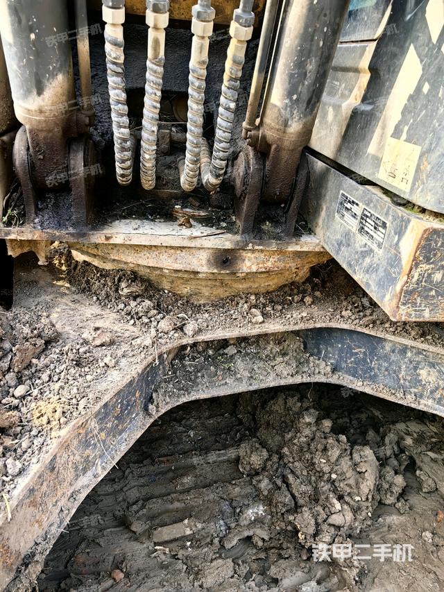 转盘和下车架正前（工作和回转装置）