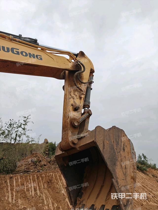 大臂油缸整體?豎拍(工作和回轉(zhuǎn)裝置) 大臂油缸整體?豎拍(工作和回轉(zhuǎn)裝置)
