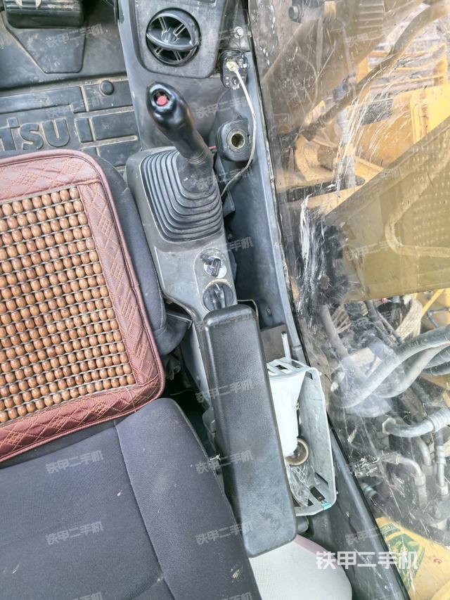 后窗玻璃角标（驾驶室部分）