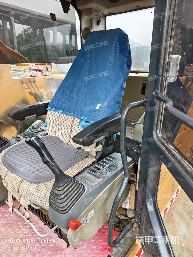 駕駛室整體(整機外觀) 駕駛室整體(整機外觀)
