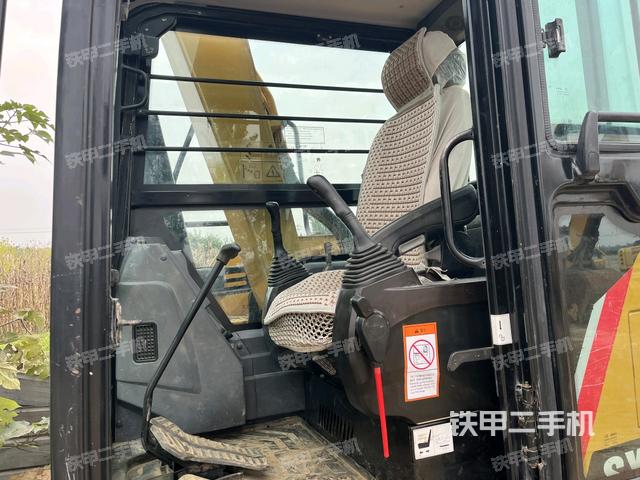 駕駛室整體(整機外觀) 駕駛室整體(整機外觀)