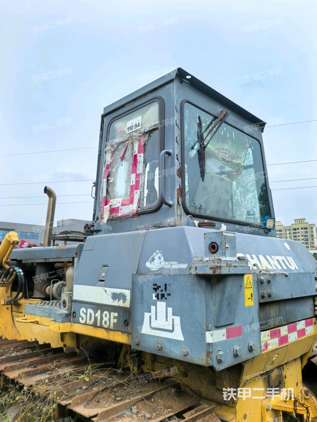 設(shè)備正前全景(推土機(jī)整車外觀) 設(shè)備正前全景(推土機(jī)整車外觀)