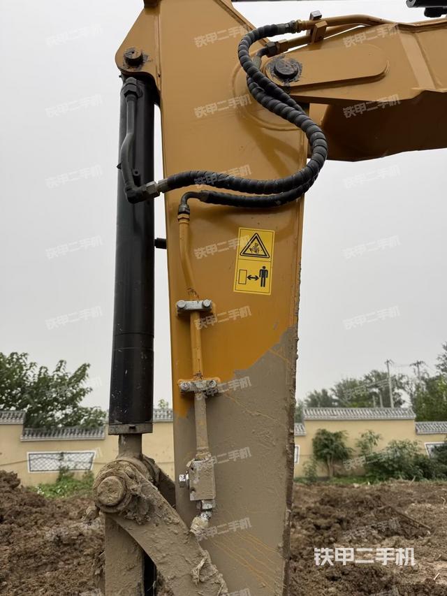 駕駛室頂部(整機外觀) 駕駛室頂部(整機外觀)