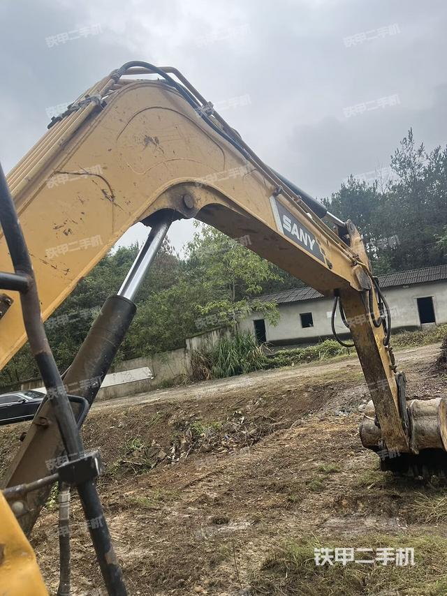 大臂整体 右侧(工作和回转装置) 大臂整体 右侧(工作和回转装置)