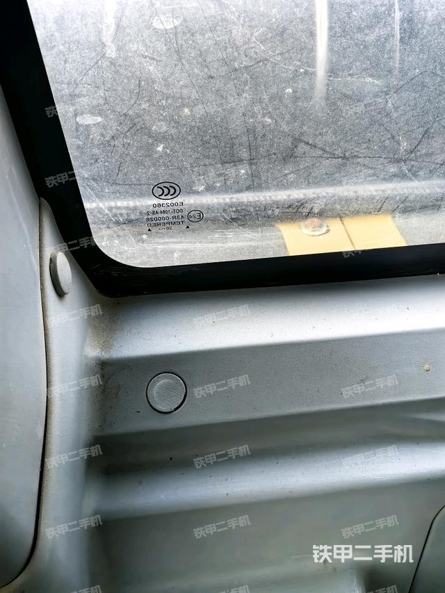 后窗玻璃角标（驾驶室部分）