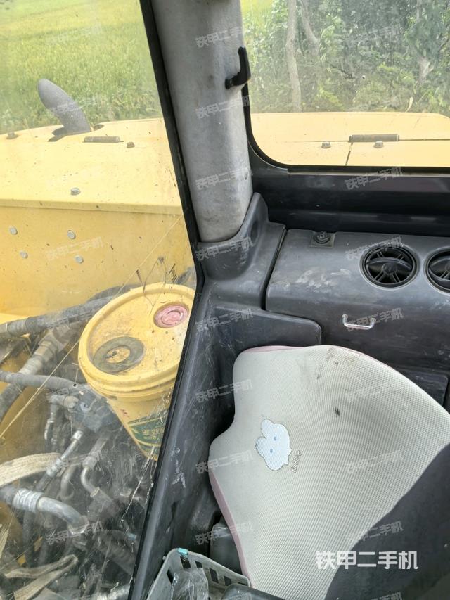 座椅左侧控制台/音响/含左手柄（驾驶室部分）